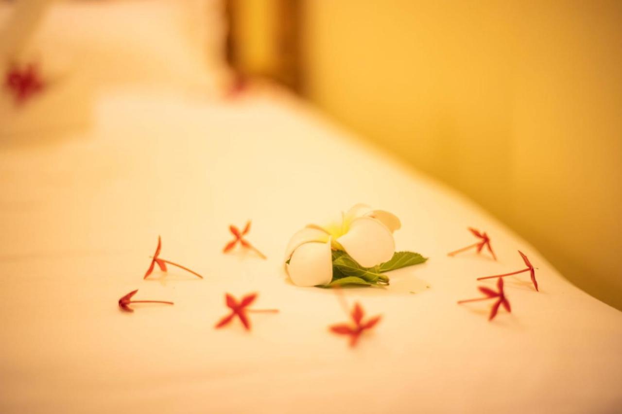 Tranquil Thoddoo Hotel Exterior foto